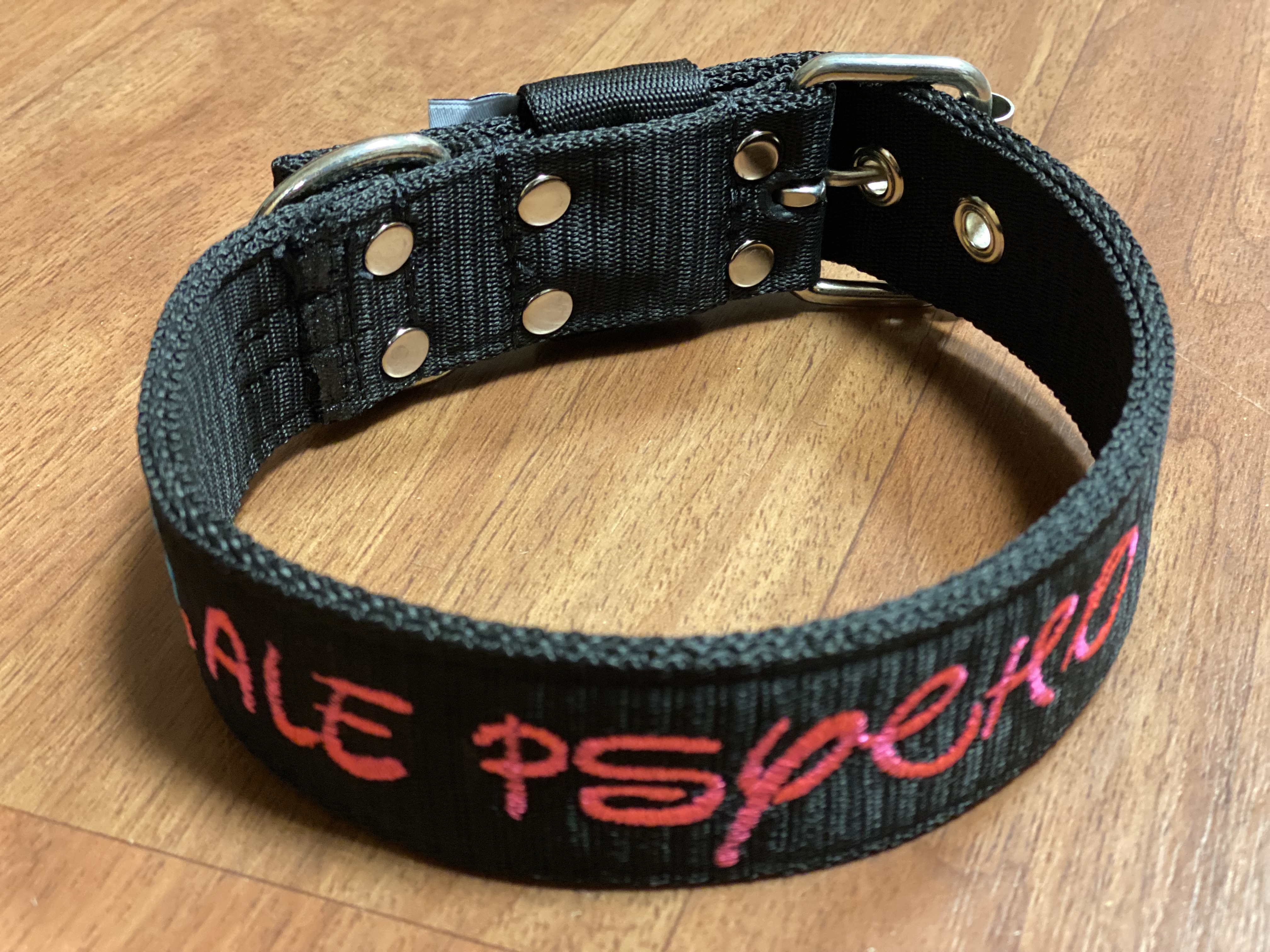 obojek š.4cm : Milá, ale psycho