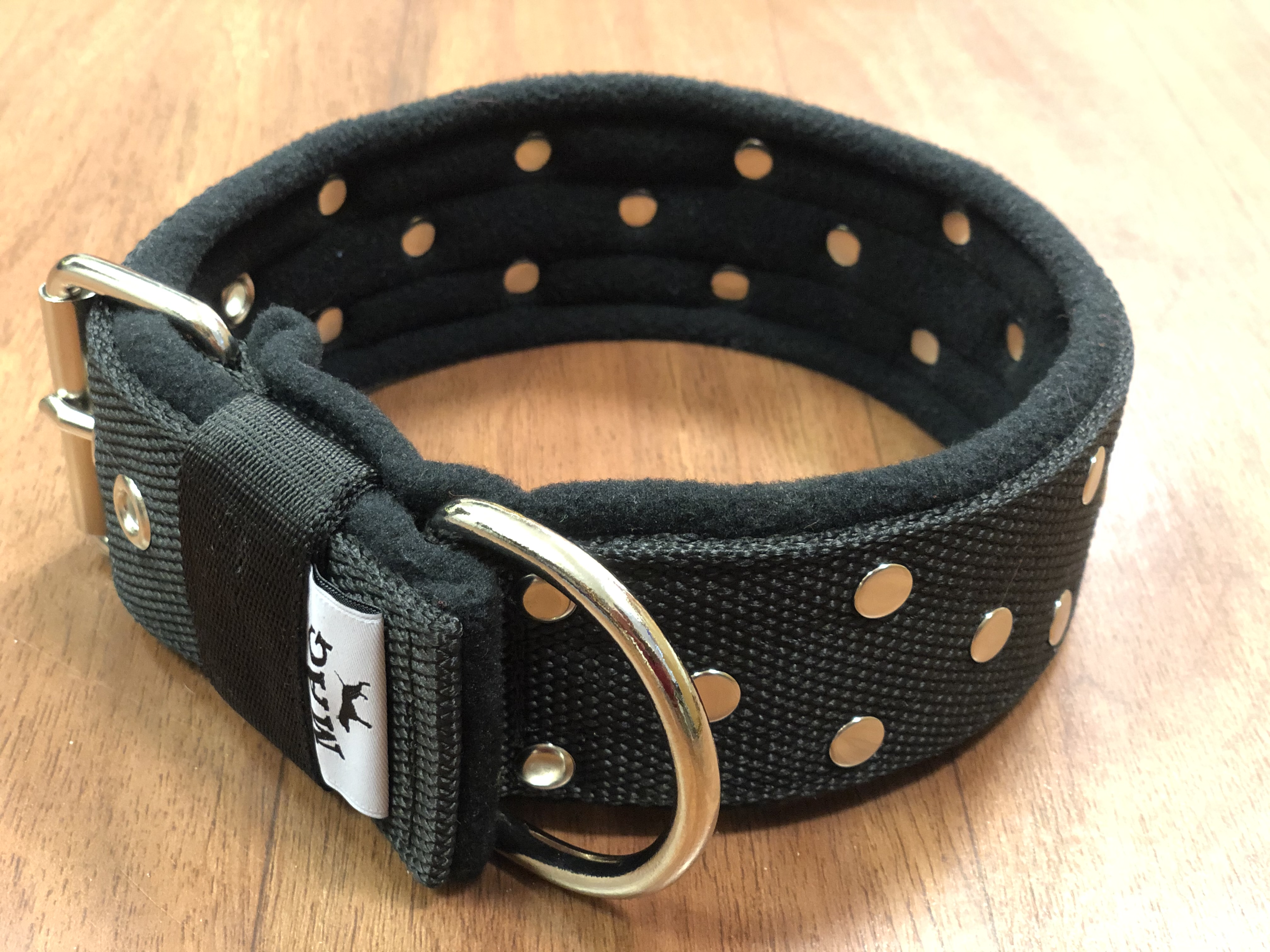 obojek s nýty - stříbrné kování 4cm