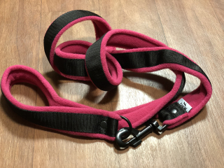 Vodítko s uchem+ fleec- černé kování 