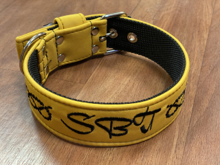 obojek softshell s výšivkou 4cm